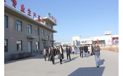 黨建引領(lǐng)促減稅降費(fèi)落地，黨員帶頭抓普惠政策落實(shí)